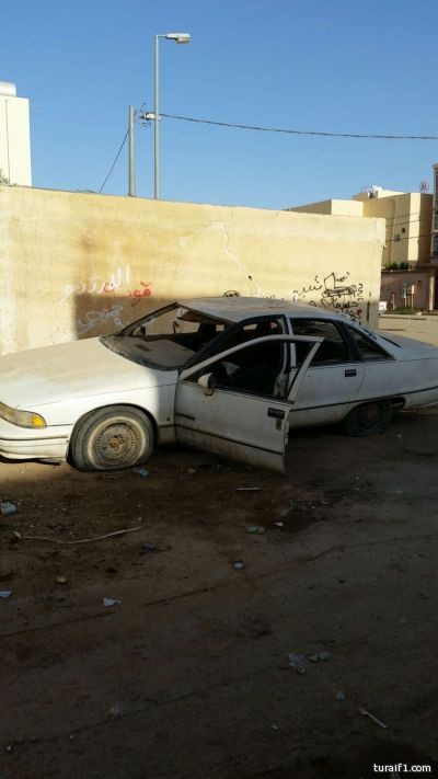 بالصور..السيارات التالفة بحي العزيزية بطريف تشوه المنظر العام وتثير مخاوف الأهالي