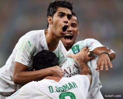 الأهلي يقسو على النصر برباعية ويتصدر دوري عبداللطيف جميل