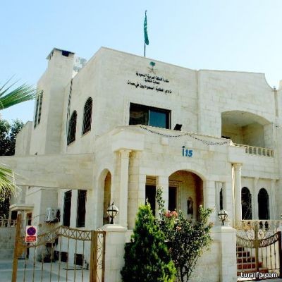 نادي الطلبة السعوديين في عمان يوزع تذاكر مجانية على جماهير الأخضر