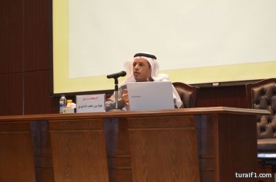 بالصور..الدكتور الذايدي يكتب ويناقش السيرة الذاتية في أدبي الشمالية‎