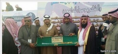 بالصور..مهرجان قبيلة عنزة الأول لسباق الخيل يكرم الشعلان نظير جهوده في دعم سباقات المهرجان ماديا ومعنويا