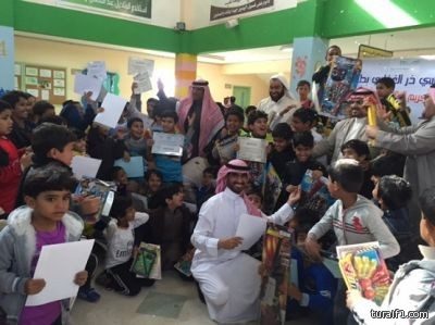 مدرسة أبي ذر الغفاري الابتدائية بطريف تكرم طلابها المتميزين بالفصل الدراسي الأول