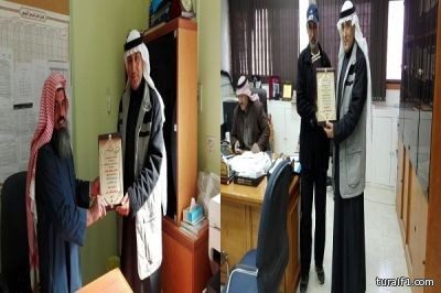 متوسطة عبدالله بن الزبير تكرم أقدم معلمَين بطريف