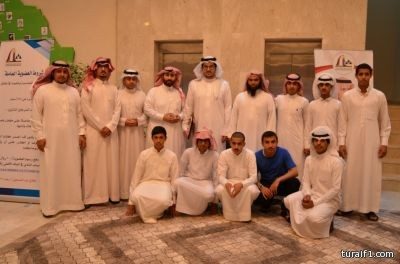 مهند الهادي متحدثاً عن مجلس الشباب في أمسية ثقافية بأدبي الشمالية‎