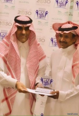 تعليم الشمالية يكرم المعلم فرحان بن جابي الرويلي لمشاركته الفاعلة في أنشطة وفعاليات أسبوع الموهبة