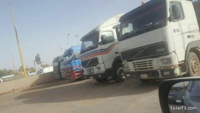 اصحاب النقليات بطريف : مصانع الاسمنت وشركات وعد الشمال تتجاهلنا وتفضل الاجانب