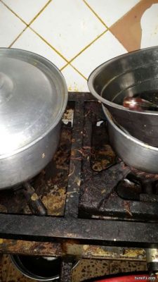بلدية طريف تنفذ 11 جولة تفتيشية على المحلات وتصادر كميات من اللحوم والخضار والحلويات الفاسدة