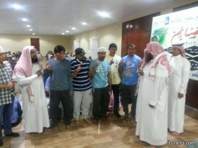 بالصور..إسلام أربعة أشخاص من الجنسية الفلبينية بمشروع افطار صائم