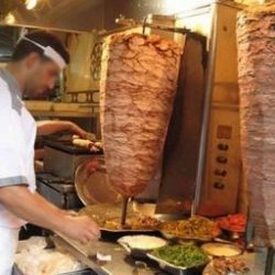 خالد الفيصل يمنع الشيش والآلات الموسيقية في المرافق العامة
