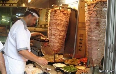 الشؤون البلدية تلزم أصحاب المطاعم بوضع لوحة تبيّن مصدر اللحوم المستخدمة