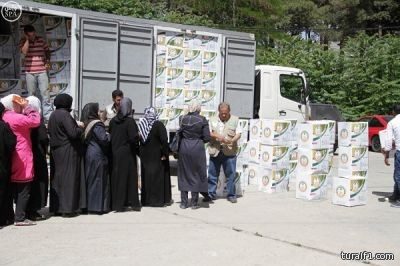 الحملة الوطنية السعودية توزع 703 طرود غذائية على اللاجئين السوريين في لبنان