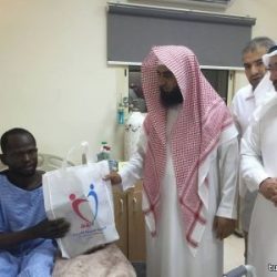 قائد أمن الطرق بالشمالية يشارك زملاءه الإفطار في الميدان