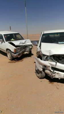 بالصور..مرور طريف يباشر حادث إصطدام سيارتين بالقرب من مصنع أسمنت الشمالية