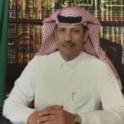 بالصور..مرور طريف يباشر حادث إصطدام سيارتين بالقرب من مصنع أسمنت الشمالية
