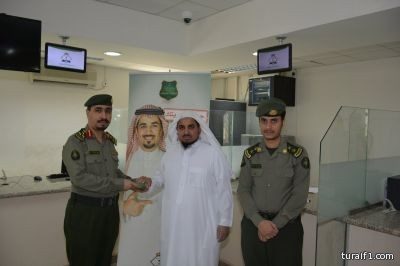 بالصور..جوازات الشمالية تستمر في توعية المواطنين الراغبين السفر للخارج‎