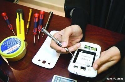 فتيات سعوديات ينشئن “قروبات” وقنوات بوسائل التواصل لصيانة أجهزة الجوال مجاناً