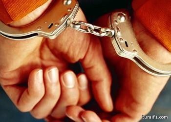 القبض على مواطن يرتدي حزاماً يحوي مسدساً وأعيرة نارية داخل مسجد في بلجرشي