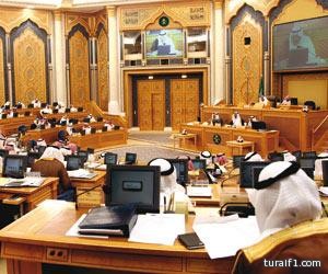 عضو شورى يطالب بإغلاق المحال الساعة السابعة مساءً بدلاً من التاسعة