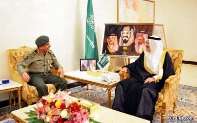 أمير الحدود الشمالية يستقبل مدير عام الجوازات