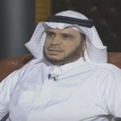 وكيل وزارة التعليم يعلق على مقطع فيديو لمعلم يمزق كتاباً دراسياً