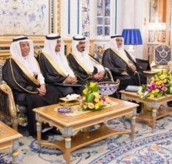 بالصور..أمير الشمالية يلتقي رئيس هيئة الأركان العامة وعدد من قادة أفرع القوات المسلحة بالمنطقة