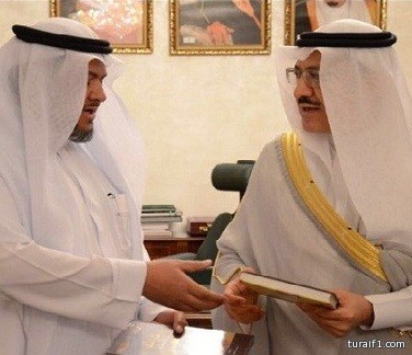 بالصور.. أمير الحدود الشمالية يدشن كتاب “مُثَار النقع” للكاتب منيف خضير الضوي