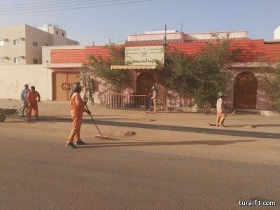 بالصور..بلدية طريف تواصل حملة النظافة على أحياء المحافظة