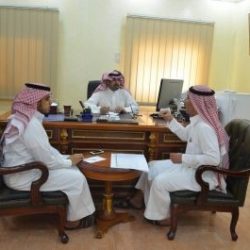بالصور..القائم بأعمال محافظة طريف يدشن حملة التطعيم ضد الانفلونزا الموسمية