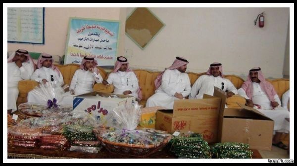 متوسطة طريف تستقبل طلابها باحتفالية خاصة وزعت فيها أكثر من 250 هدية