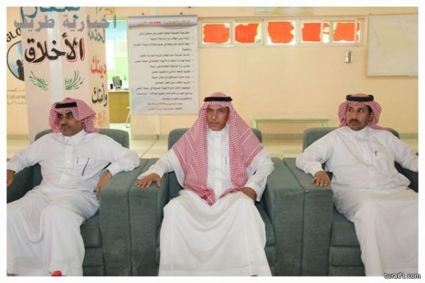 رئيس مركز حزم الجلاميد عبدالله الموزن يلتقي بمنسوبي مدرسة حزم الجلاميد