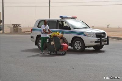 بالصور : الرحالة يوسف الرويلي يقطع 2000 كيلو في رحلته سيراً على الأقدام