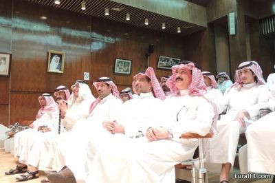 رئيس نادي العروبة يمنح الشاعر عقاب الربع العضوية الشرفية للنادي في أمسية جمعية الثقافة بالجوف