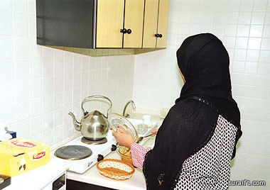 العمل : راتب العاملة المنزلية الهندية 750 ريال .. وسريلانكا تحذر عمالتها من الهروب