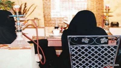 عريس يطَلِّق عروسه في شهر العسل بعد اكتشافه إدمانها شرب الشيشة