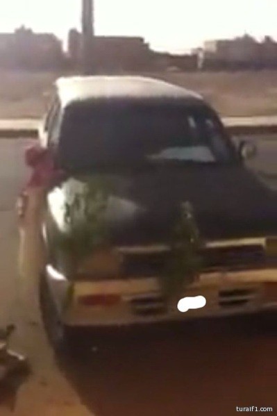 بالصور: فايز المالكي يستلم هديته سيارة “بنتلي” من الوليد بن طلال