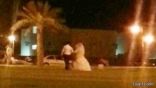 بالصورة … وافد يحتفل بزواجه داخل حديقة بمدينة بريدة وسط حفاوة المتنزهين