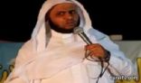 بالفيديو:داعية سعودي يسخر من نفسه بعد فشله في فك “دنبوشي” لنادي شهير بجدة