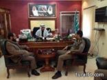 قائد دوريات أمن طريق عرعر طريف القريات يهنئ رئيس بلدية طريف (صور)