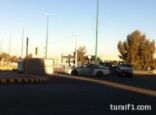 إنقلاب سيارة دينه في الطريق الدولي وسط محافظة طريف ( صور )