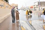 بالصور.. رئيس بلدية طريف يتابع ميدانيا تصريف مياه الأمطار و نظافة ساحات الأحياء