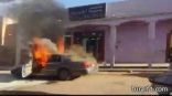 بالفيديو إشتعال النيران في سيارة بطريف أمام رجال الدفاع المدني