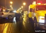 إنزلاق عدد من السيارات بشارع عشرين بطريف بعد إلقاء مراهقين زيت محروق بالشارع