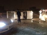 بالصور حادث انقلاب لسيارة في حي سلطانة بطريف بسبب الثلوج