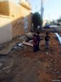 بالصور..بركة مياه مكشوفة تهدد الأطفال في حي العزيزية وسط طريف