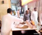 شباب سعوديون يبيعون “البطاطس” ويحققون دخلاً يصل لـ12 ألف ريال شهرياً
