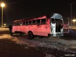 بالصور..مجهولون يحرقون الباص المتسبب في وفاة شخصين بطريف