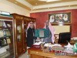 وكالة الخناني للسفر والسياحة تكرم رئيس بلدية طريف