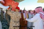 بالصور “الشمري” يستقبل جثمان الشهيد الرويلي ويشارك أهالي الجوف وداعه