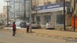 إصابة 5 مقيمين بصامطة جراء سقوط قذيفتين عسكريتين من اليمن