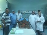فريق طبي بمستشفى طريف العام ينجح في إجراء عملية “ترقيع طبلة أذن” مقيم عربي